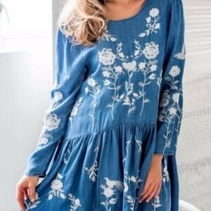 Versona Embroidered Chambray Long Sleeve Dress
